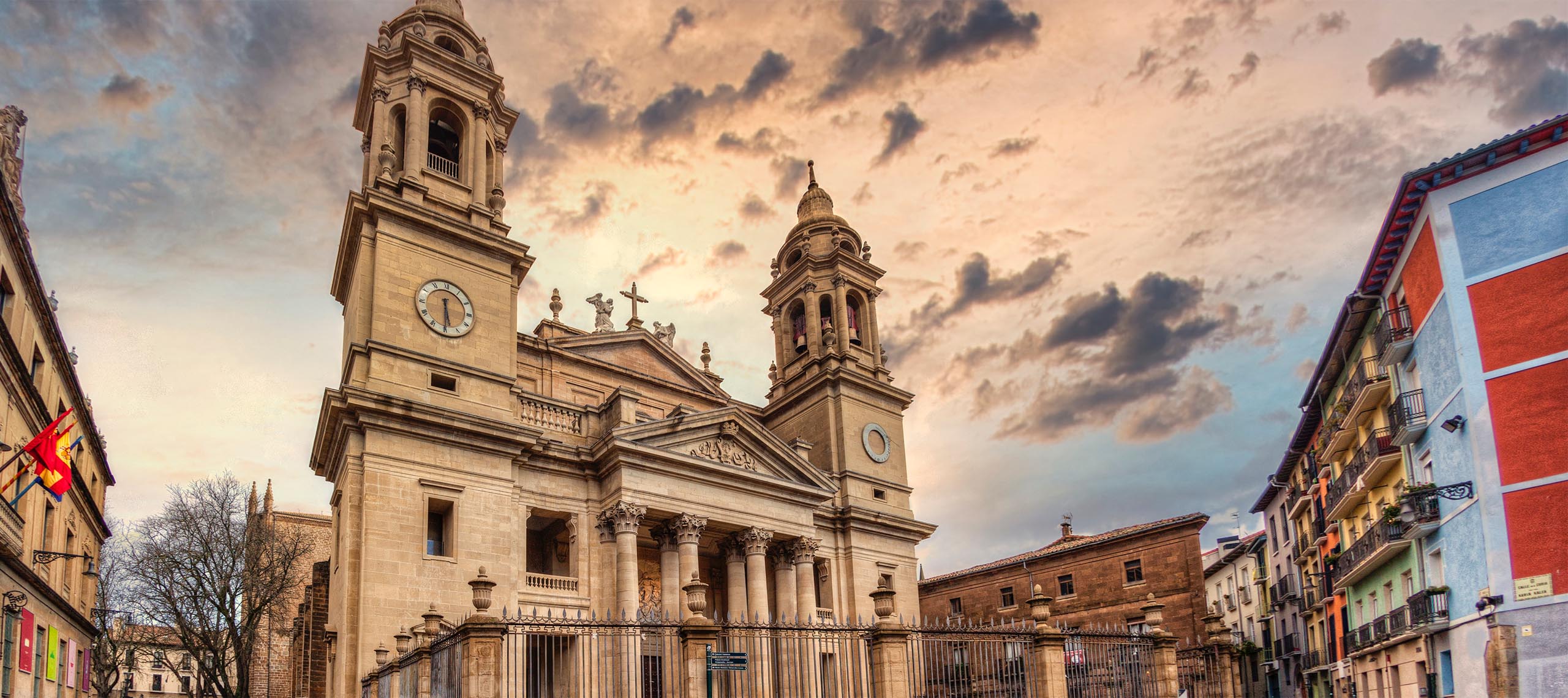 fachada de la catedral de Pamplona